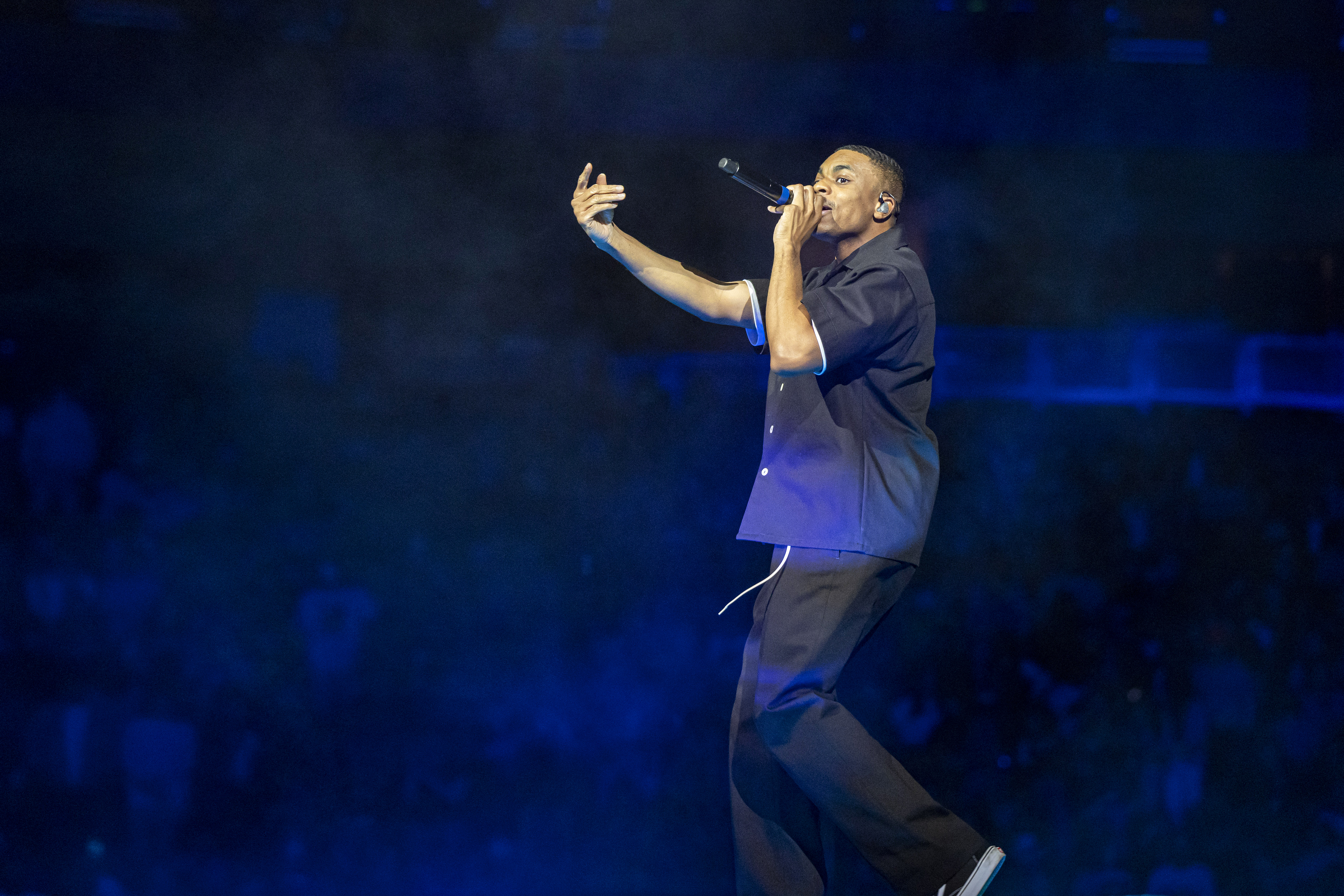 Rapper s civilností folkaře. (Staples)