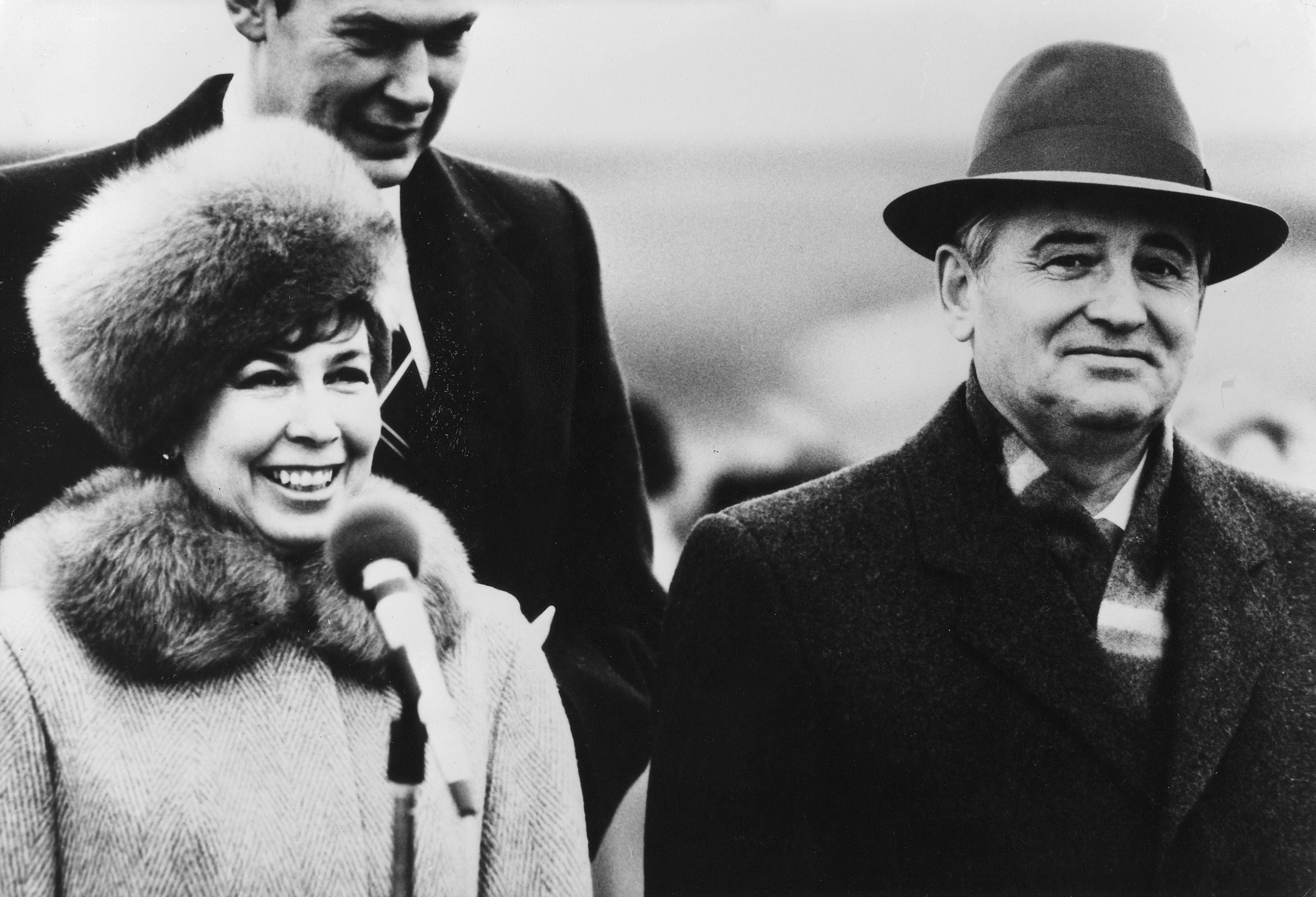 Sehraný pár na Západě všichni milovali. (Michail a Raisa Gorbačovovi v Ženevě, 1985)