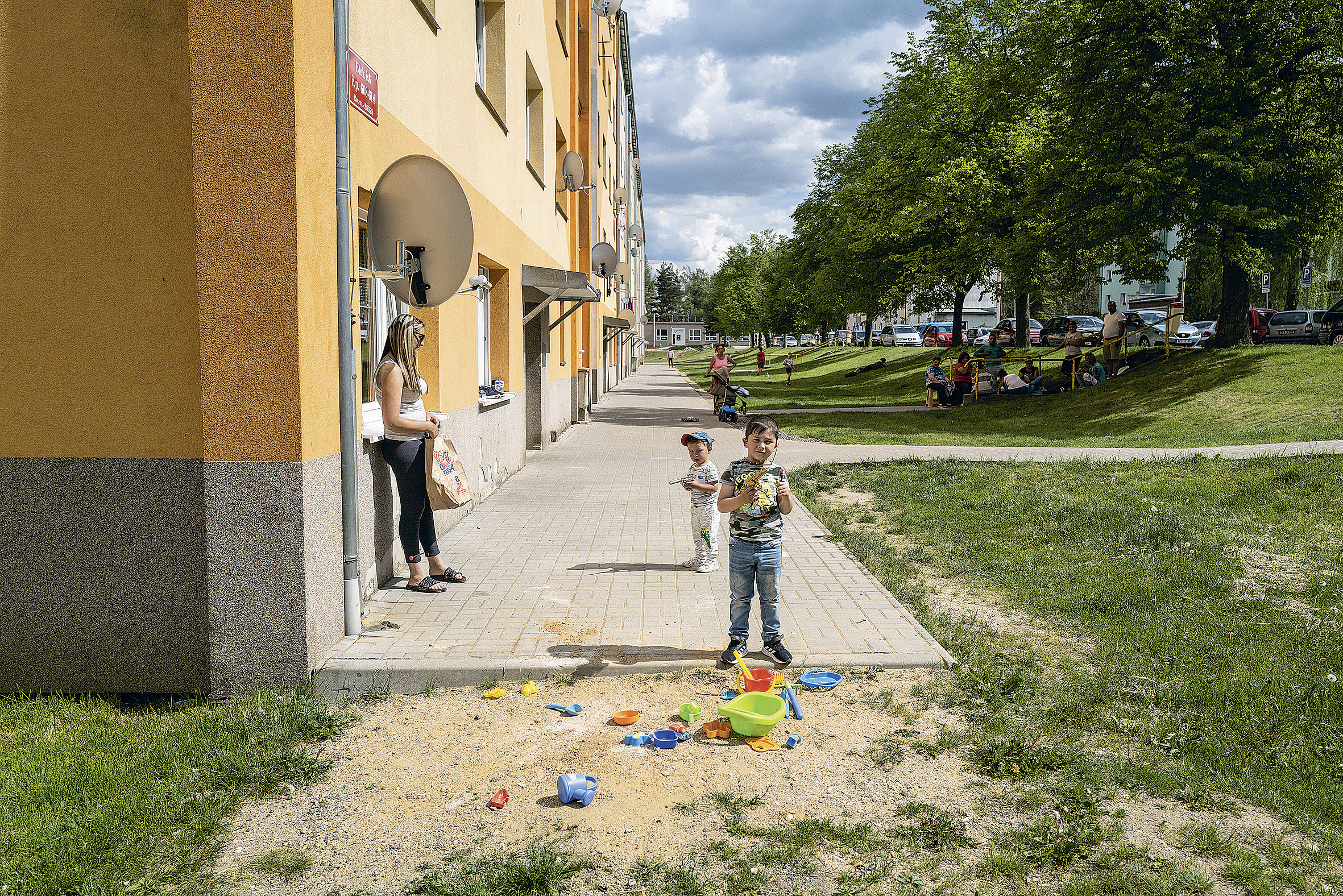 Nehlučet a sedět bez podložky.