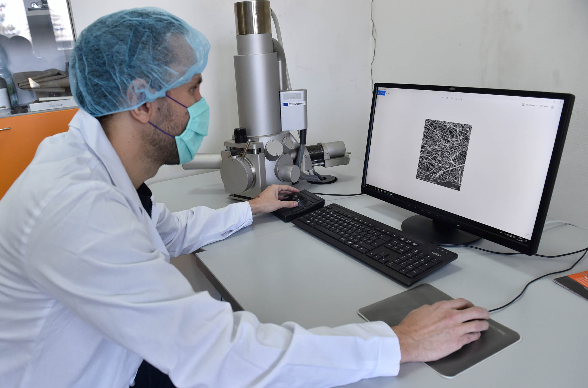 Výrobní linka nanotextilií SpurTex ve zlínské společnosti Spur; ilustrační foto