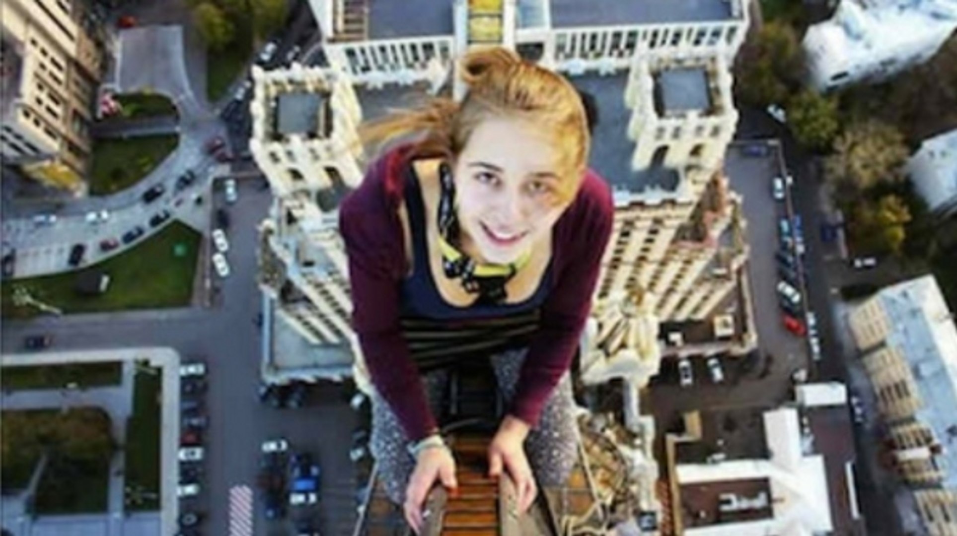 Jedna ze "slavných" selfie smrtí: 17letá Ruska Xenia spadla z mostu na elektrický kabel