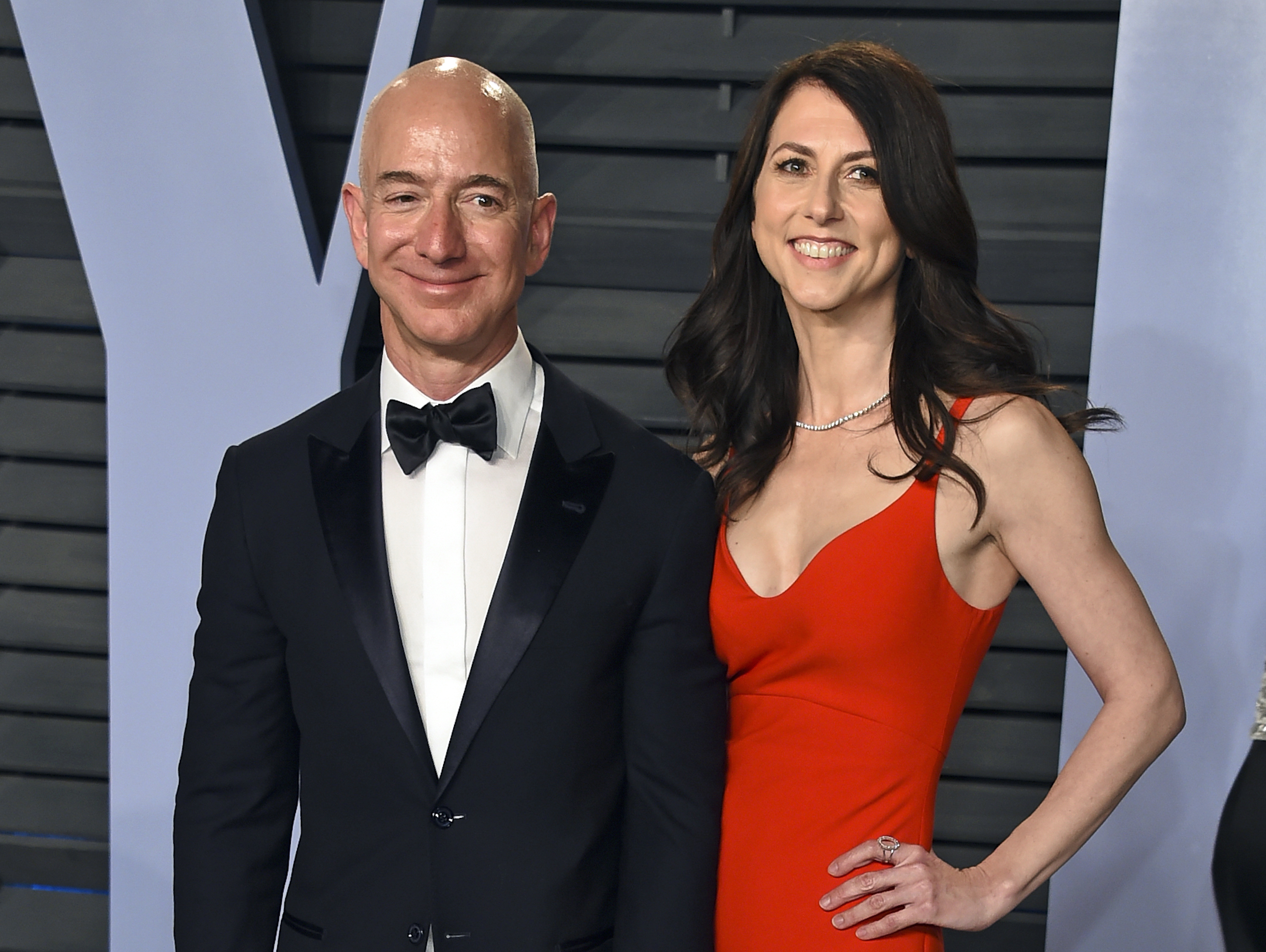 Březen 2018:  Jeff Bezos a tehdy ještě jeho manželka MacKenzie Bezos na oscarovém večírku Vanity Fair