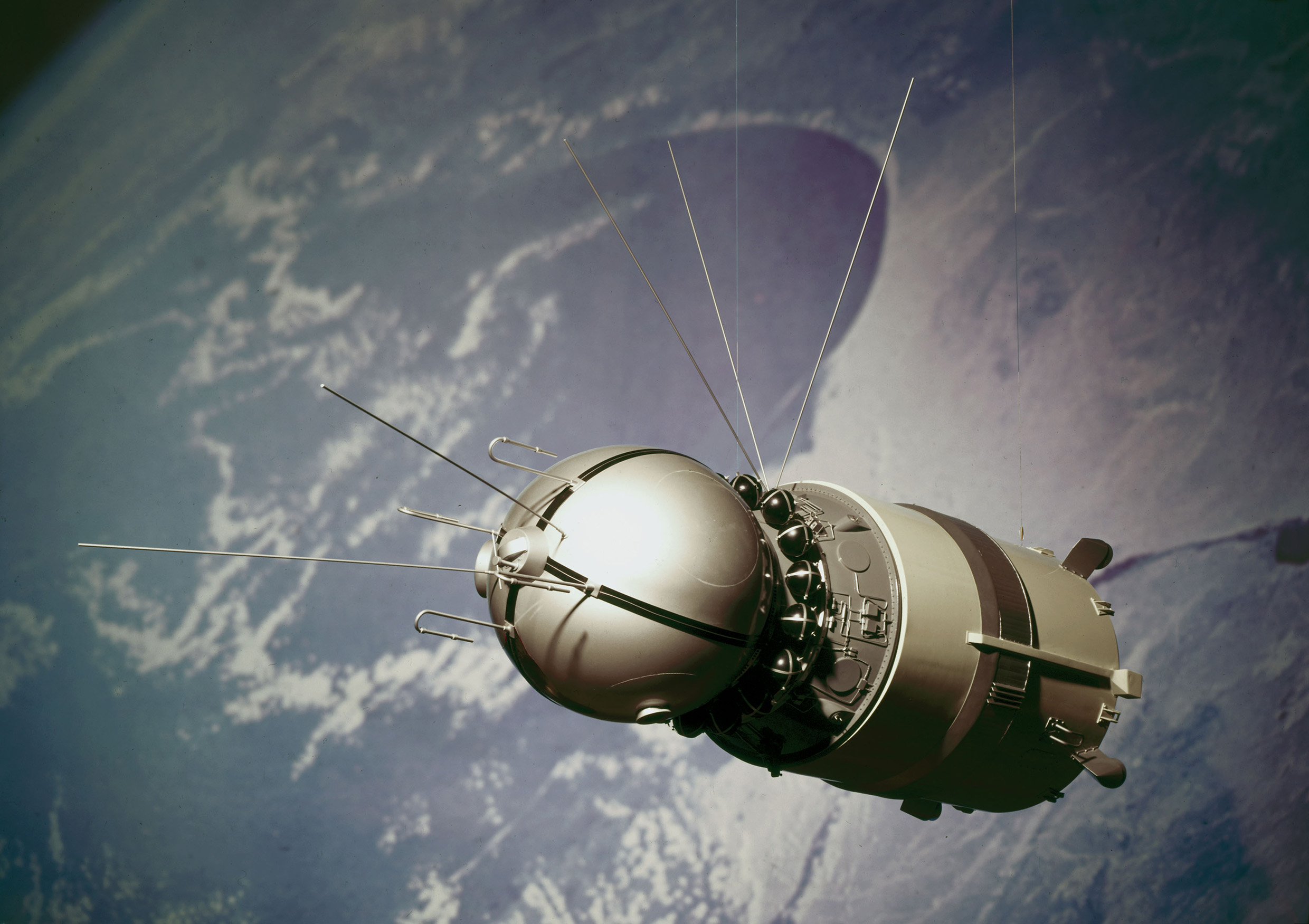 Gagarinova loď Vostok, předchůdce Sojuzu.