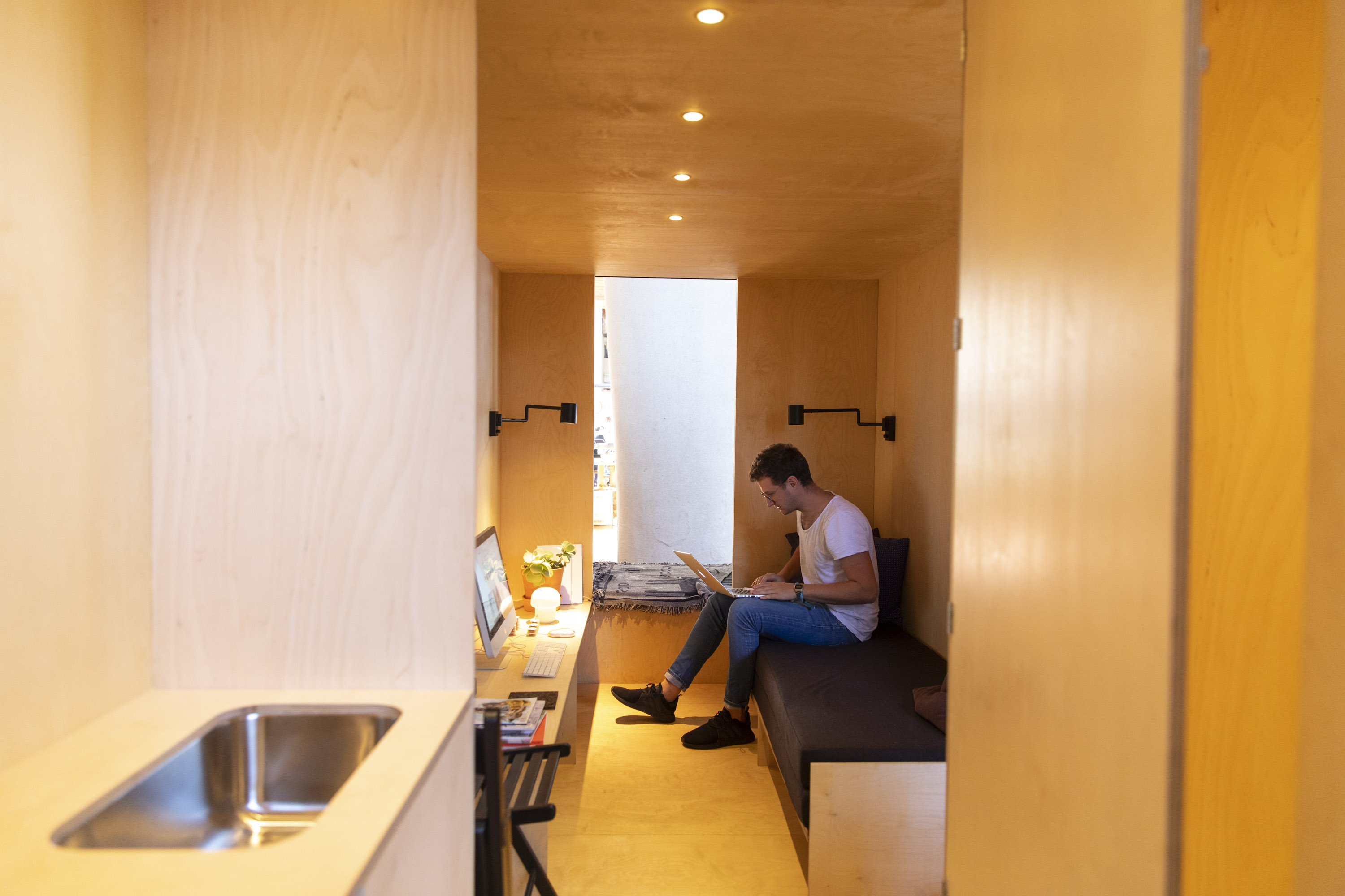 Hausbót HB 20 s autorem, architektem Štěpánem Matouškem.