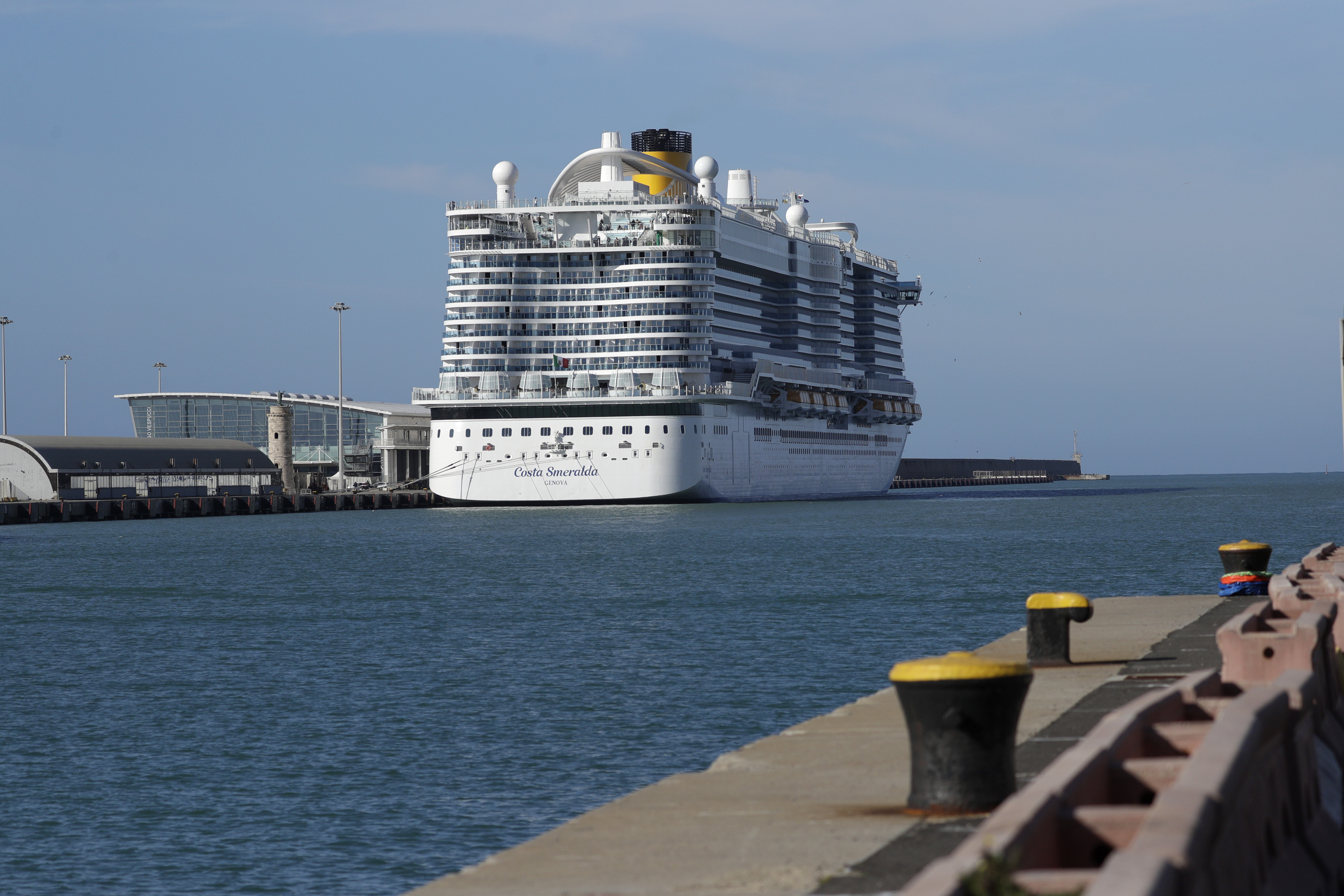 Loď The Costa Smeralda v přístavu  Civitavecchia poblíž Říma