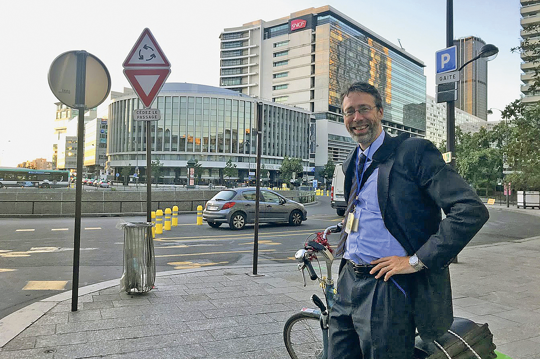 Kruháč pro cyklisty. (Stein van Oosteren na Place de Catalogne)