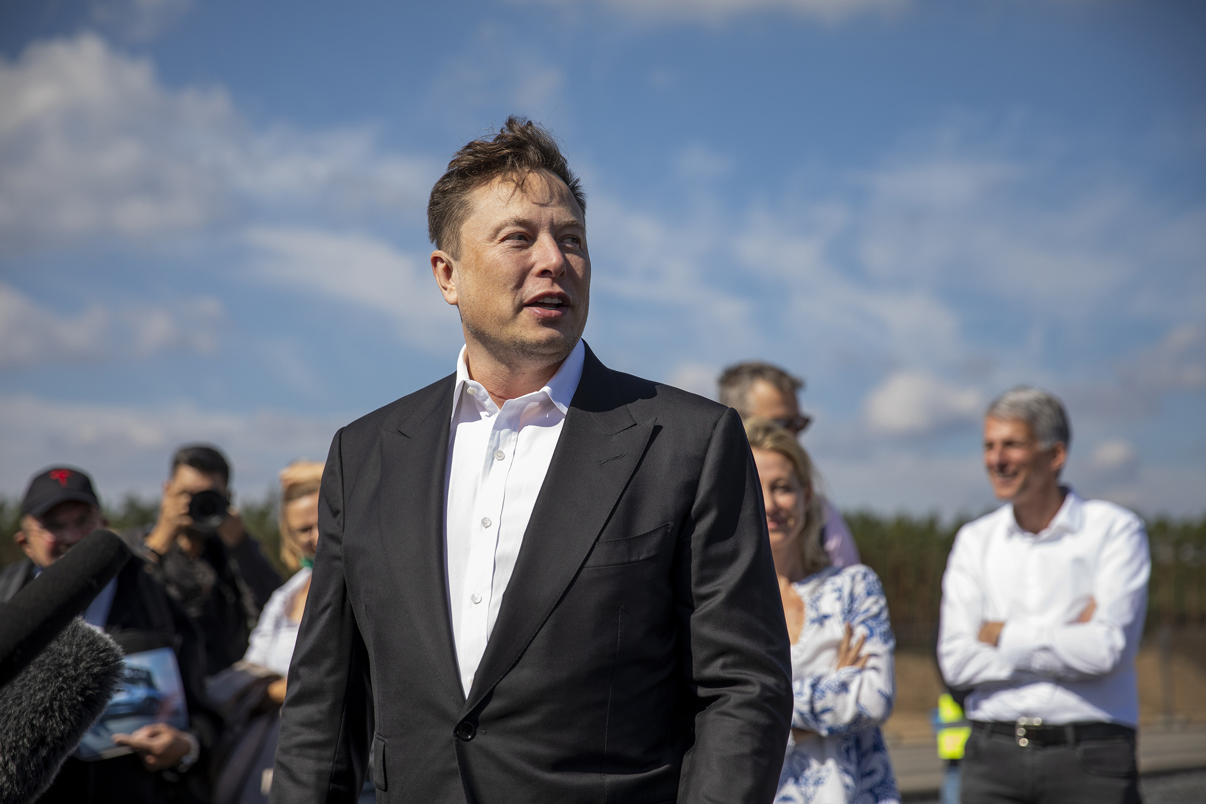 Vychází to, všechno to vychází. (Elon Musk při stavbě továrny své firmy Tesla)