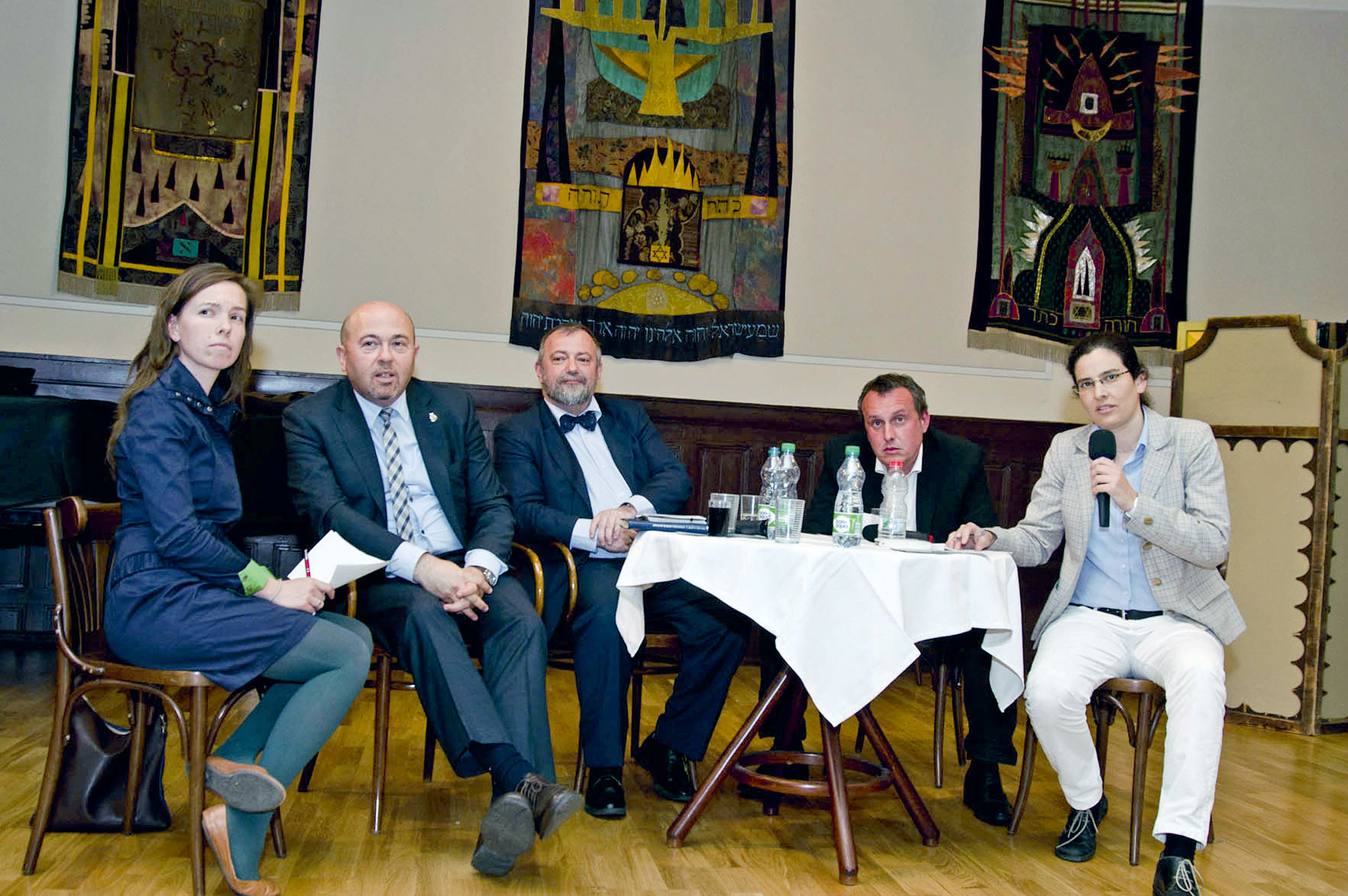 „Muži by do debat, kde jsou jenom muži, neměli chodit.“ (Vpravo Irena Kalhousová)