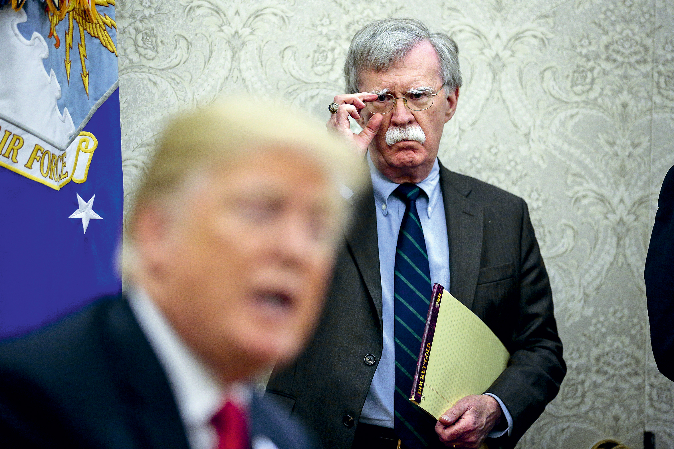 Donald Trump a John Bolton, tehdy poradce, dnes nepřítel   