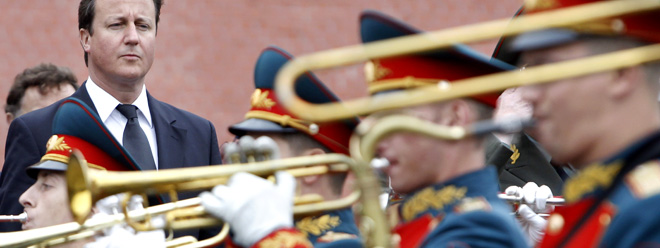Když jde o obchod, jdou politické neshody stranou. (Britský premiér Cameron na návštěvě v Rusku)