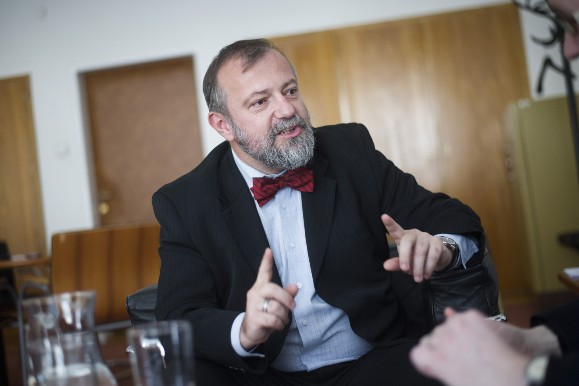 Ředitel zahraničního odboru prezidentské kanceláře Hynek Kmoníček.