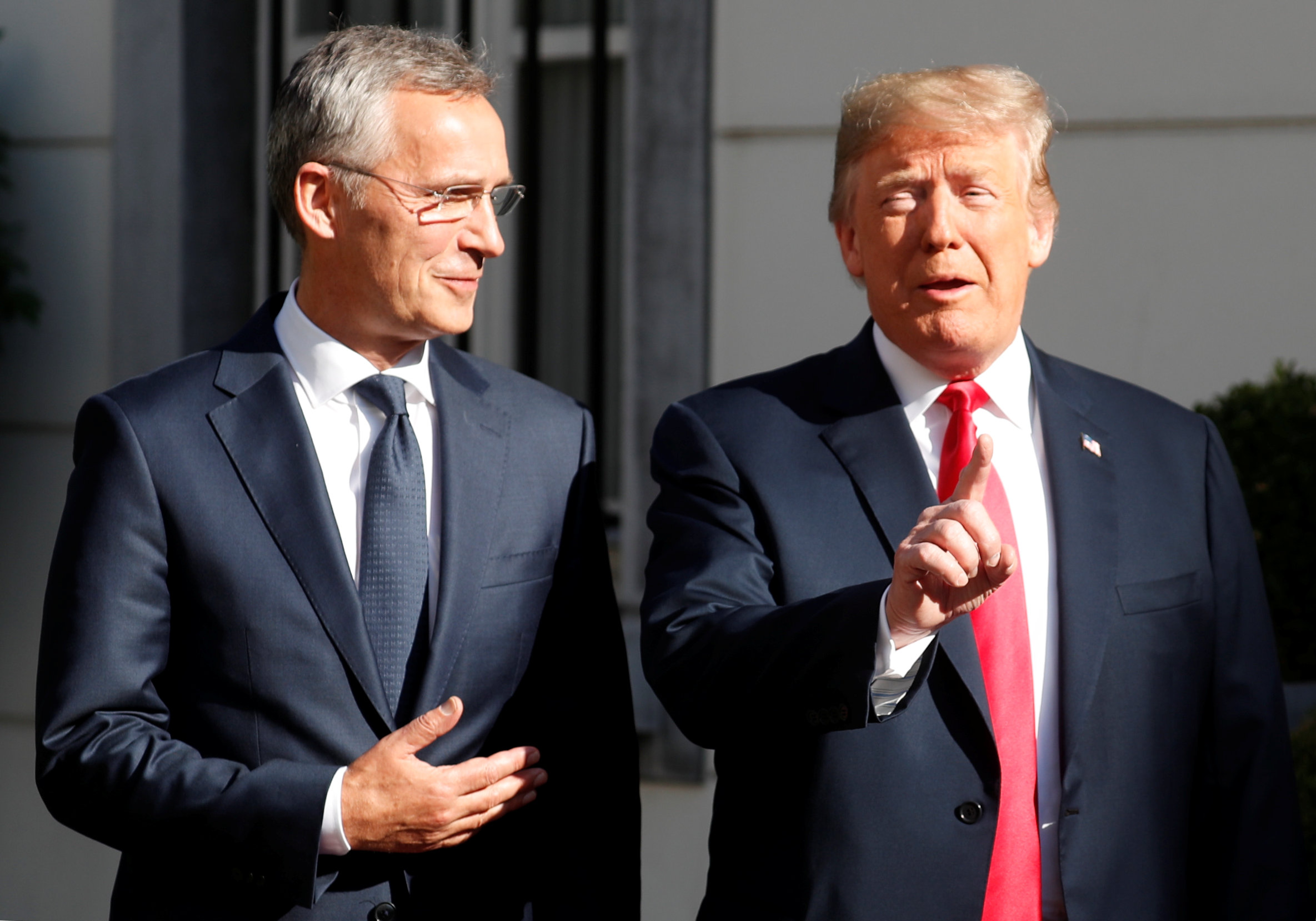 Donald Trump a generální tajemník NATO Jens Stoltenberg v Bruselu