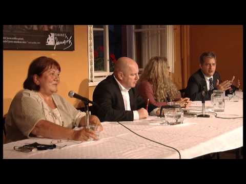 Jak je těžké prosadit své myšlenky a názory v tuzemské politice besedovali v kongresovém sále Divadla Husa na provázku Eliška Wagnerová a Jiří Dienstbier.