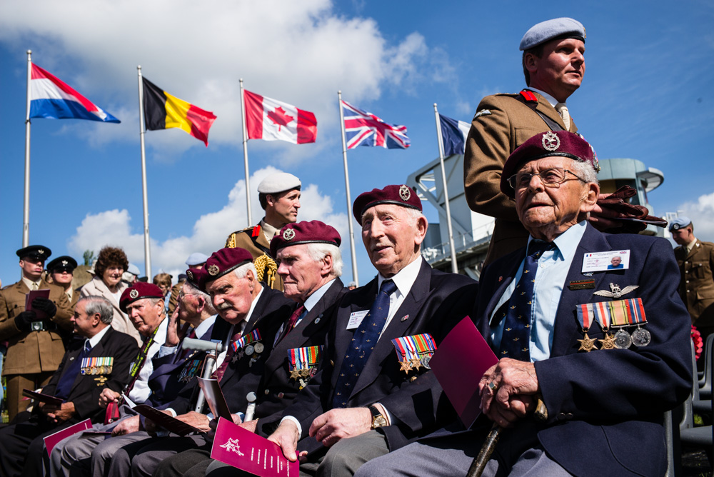 ceremoniál s britskými veterány v Bénouville u Pegassus bridge