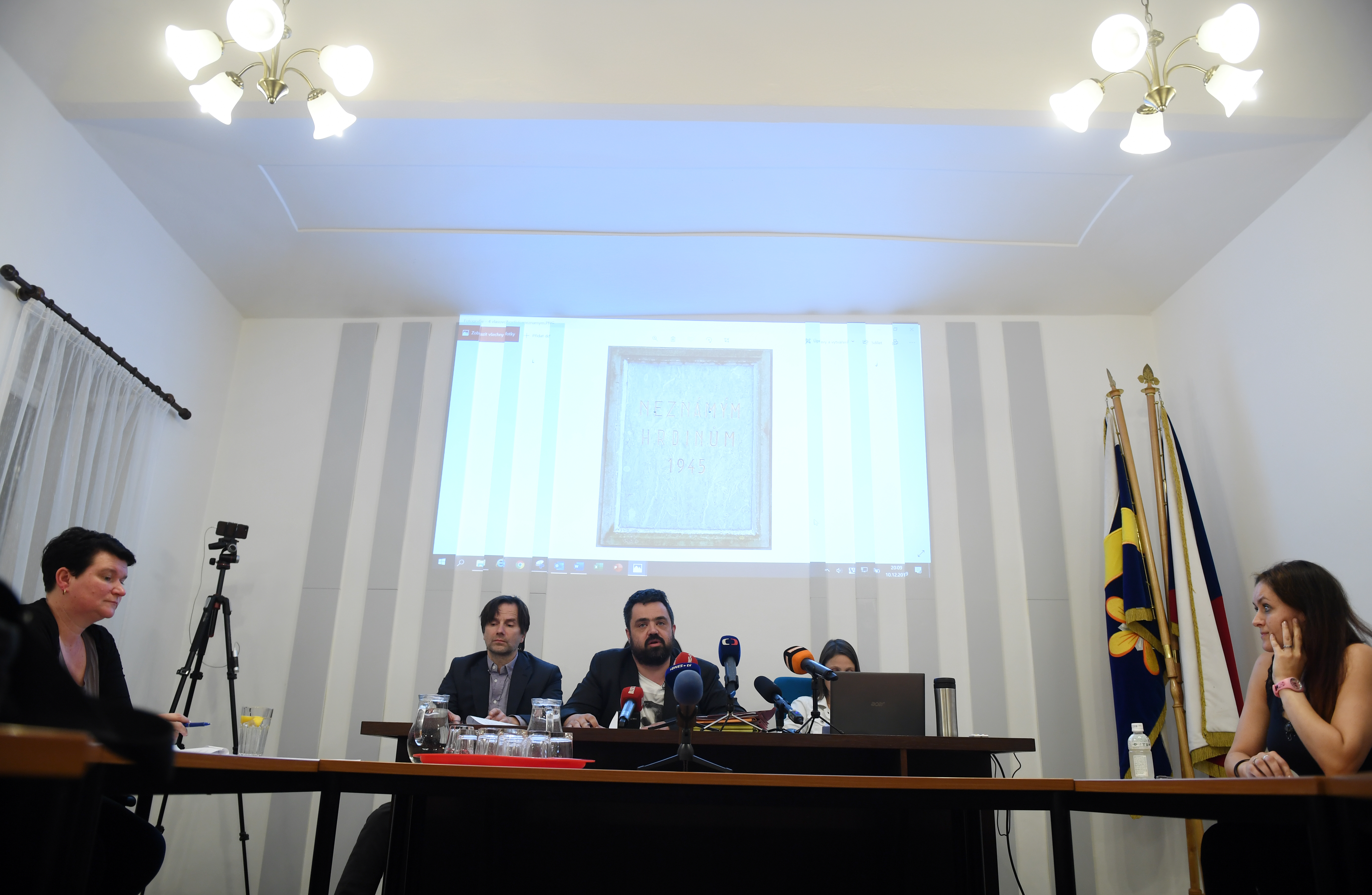 VÚterní zasedání zastupitelstva v pražských Řeporyjích 