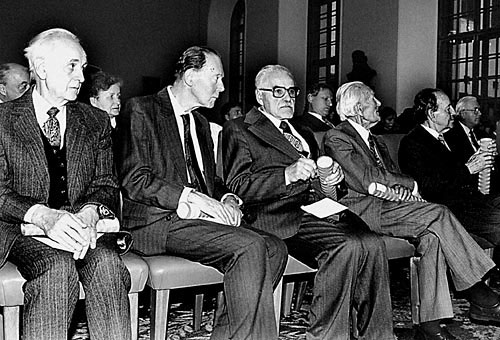 Fotografie: Kolego, poradím vám, jak na to: utraťte grant, zploďte podřadnou publikaci, rychle zažádejte o další peníze a pověst pracovitého člověka vás nemine. Foto ČTK