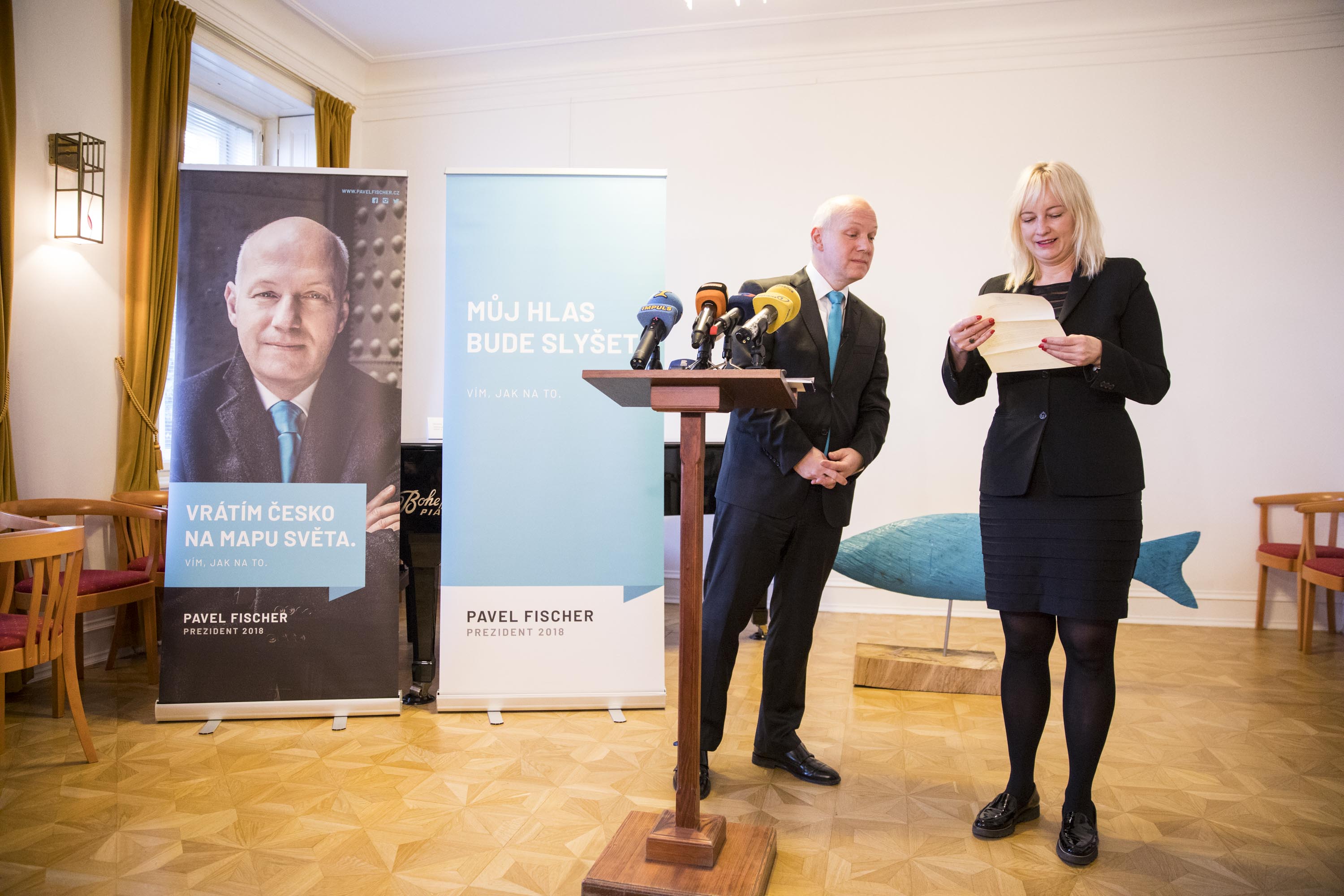Pavel Fischer otevřel na tiskové konferenci dopis z hradu. 9.1. 2018