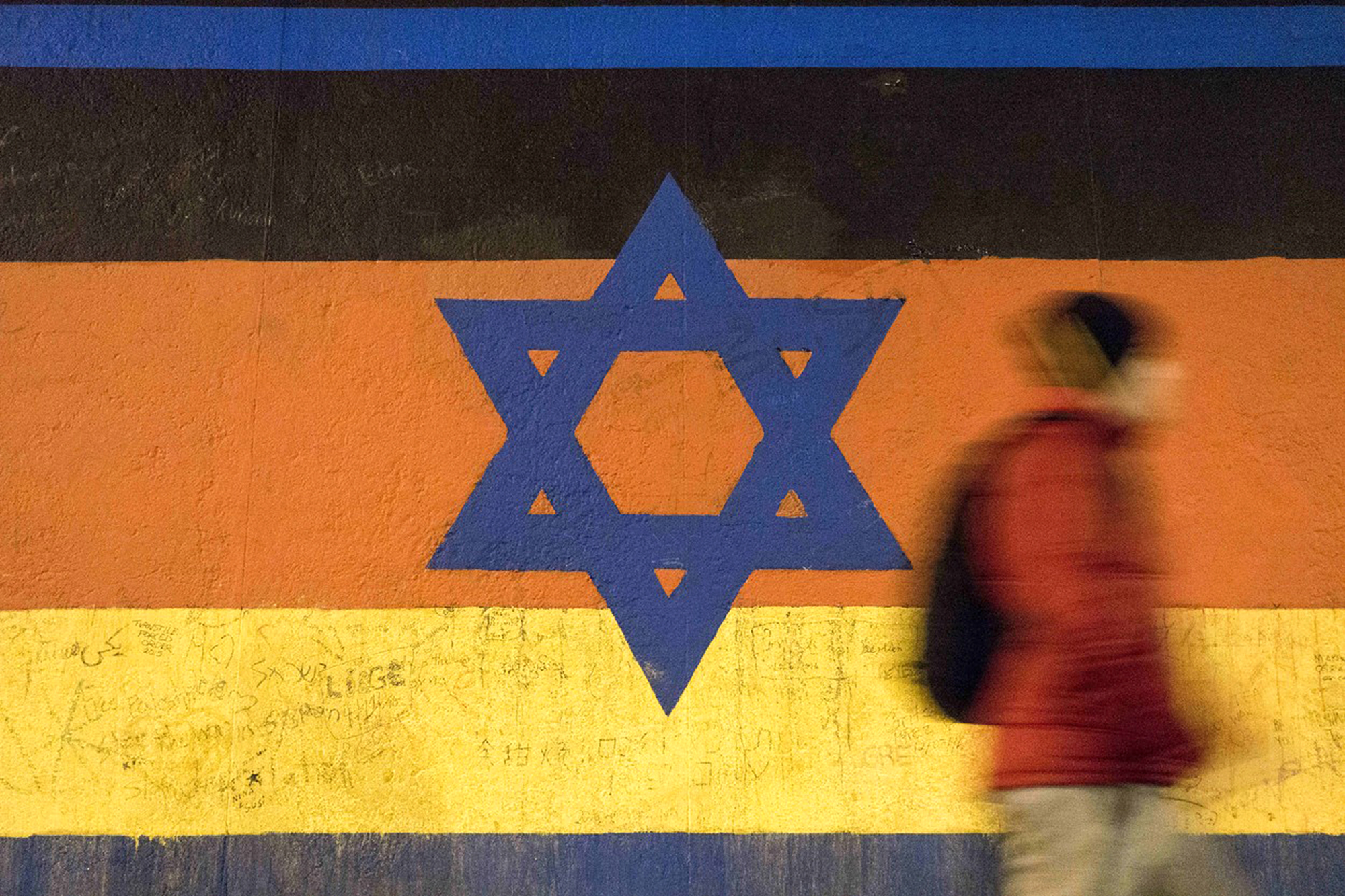 East Side Gallery Berlin: část Berlínské zdi s graffiti od Guenthera Schaefera