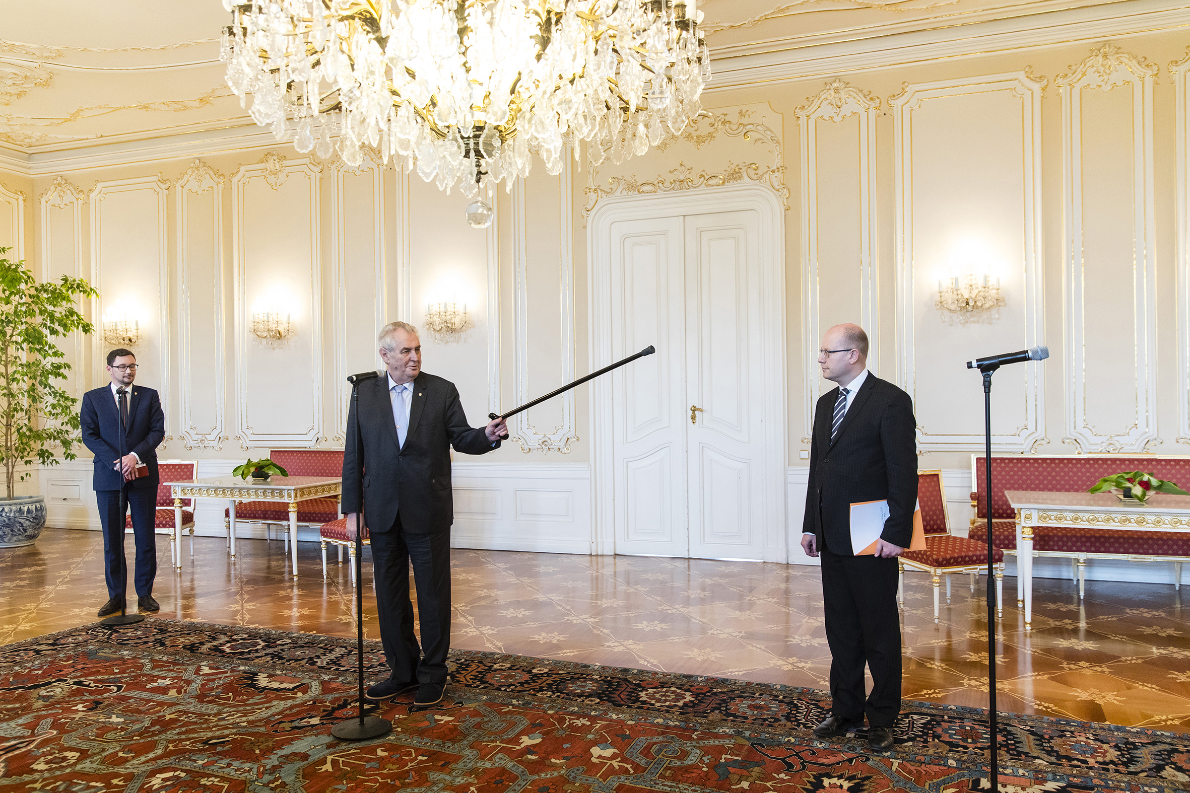 Jediný Bohuslav Sobotka tomu uměl čelit.