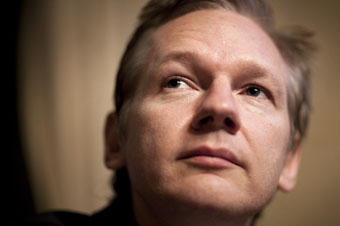 Násilník a podvraceč nebo bojovník za spravedlivější svět? (Julian Assange)