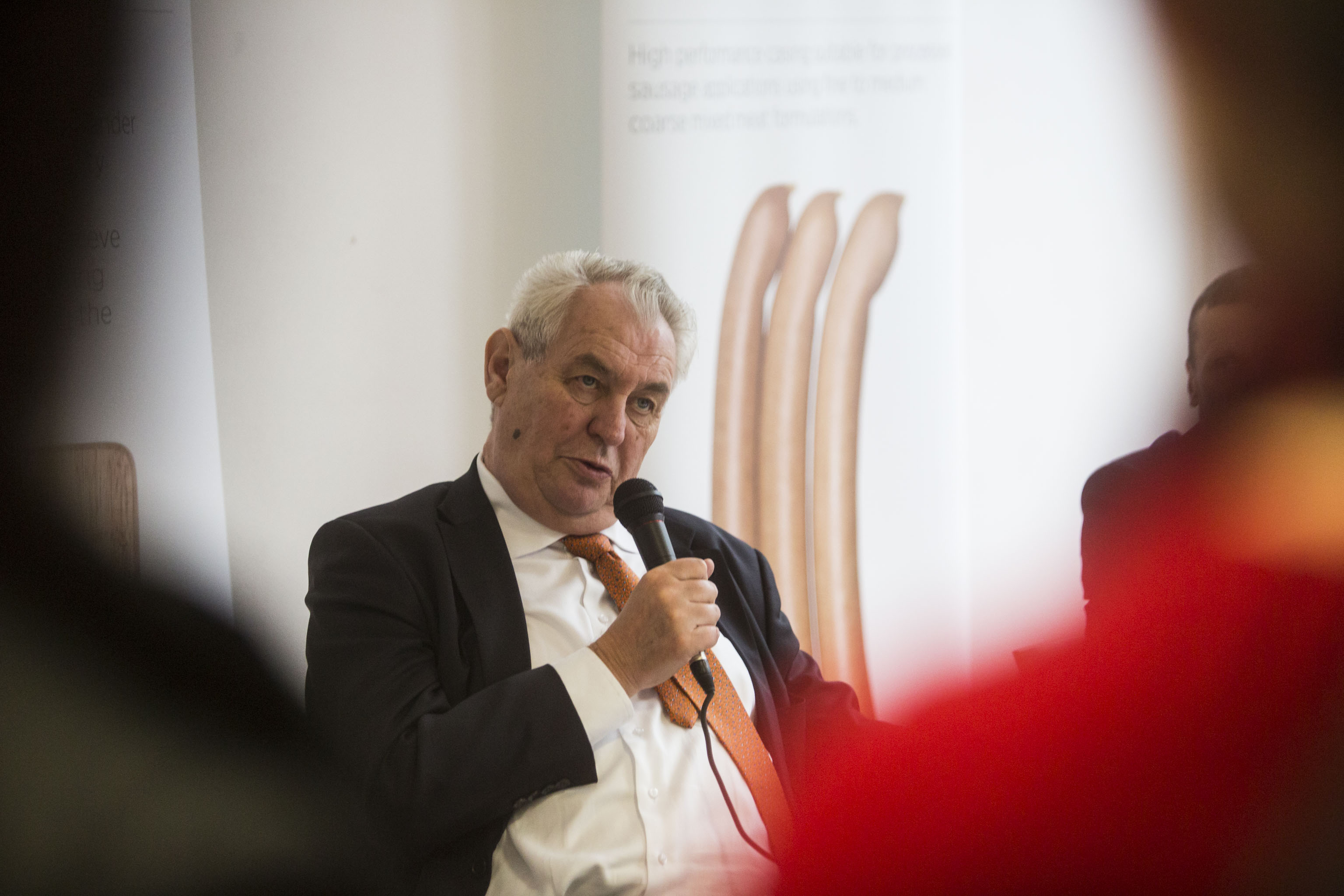 Prezident debatuje se zaměstnanci