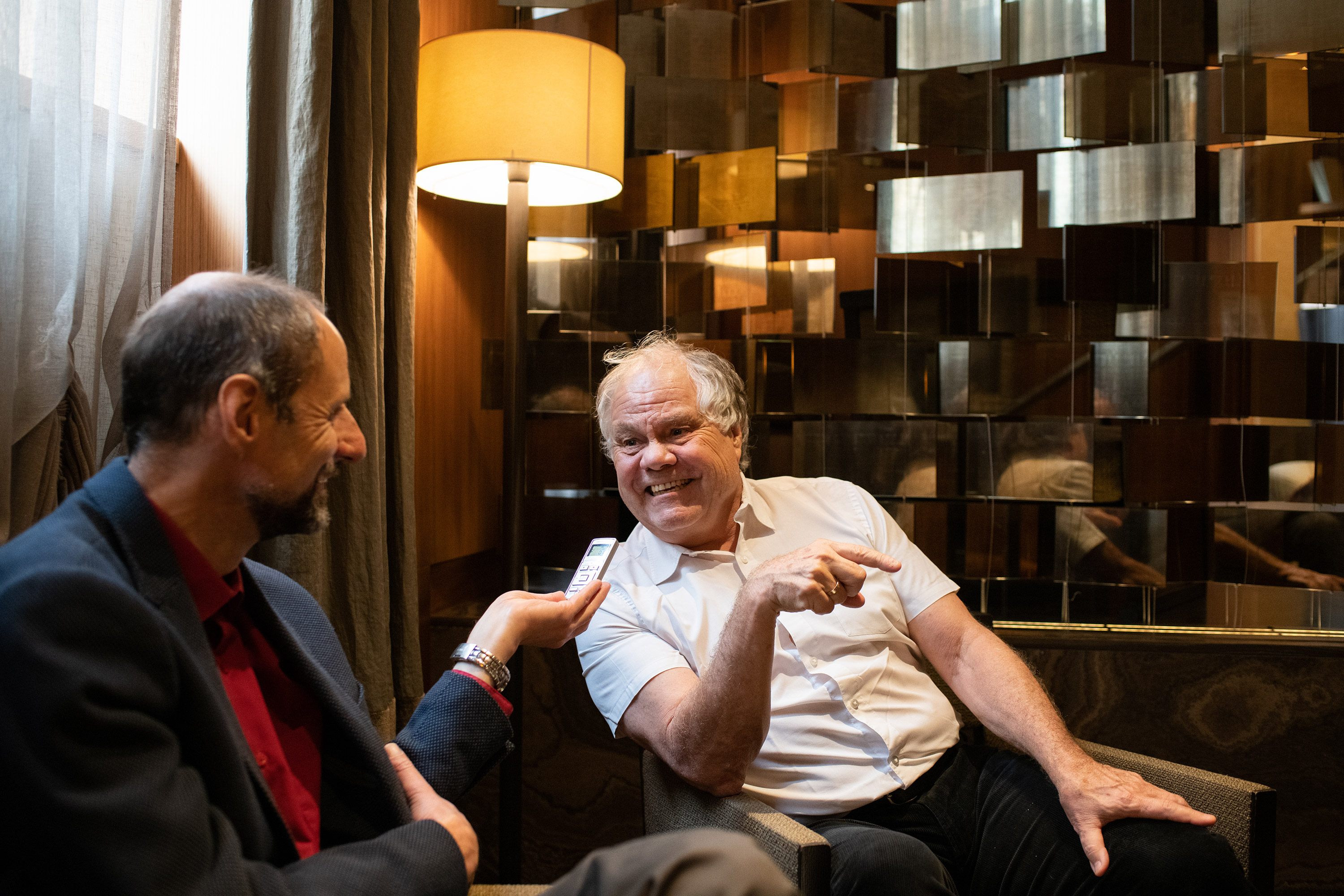 Martin Uhlíř vede rozhovor s virologem Jean-Michelem Claveriem, listopad 2021