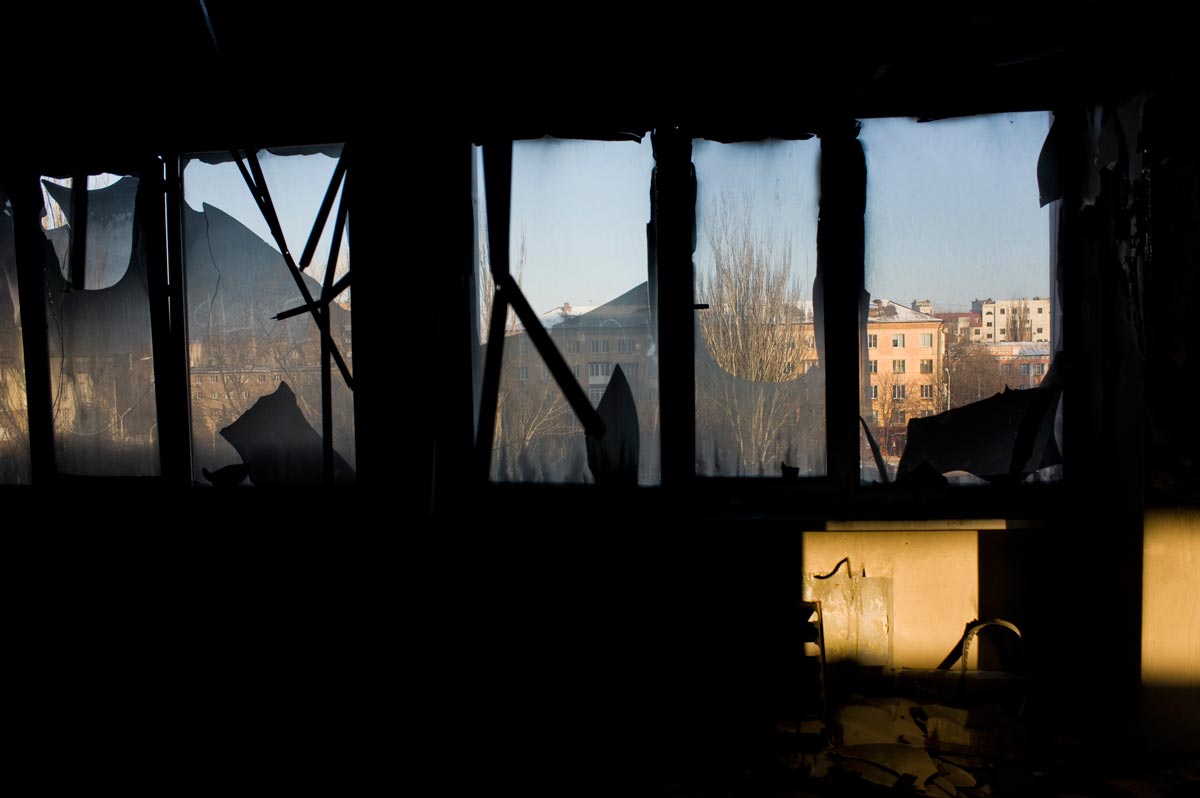 Zničená budova radnice, Mariupol.