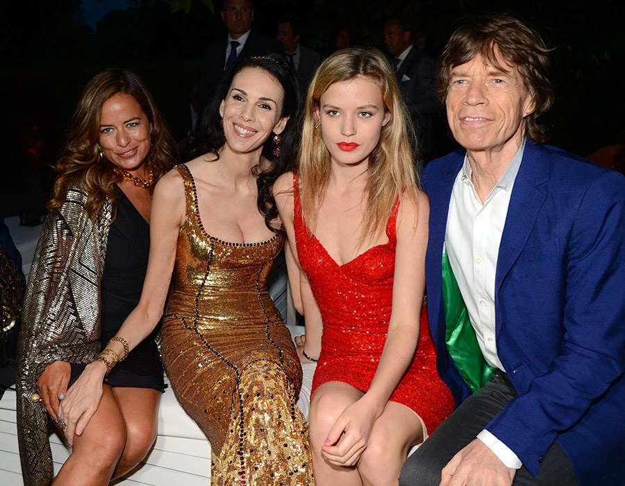 Jade Jaggerová, L'Wren Scottová, Georgia May Jaggerová a Mick Jagger