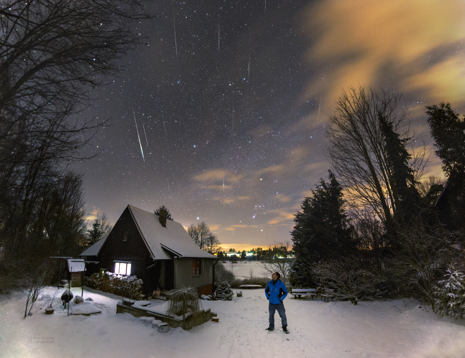 Tak astrofotograf Petr Horálek pozoroval Kvadrantidy loni u Sečské přehrady.