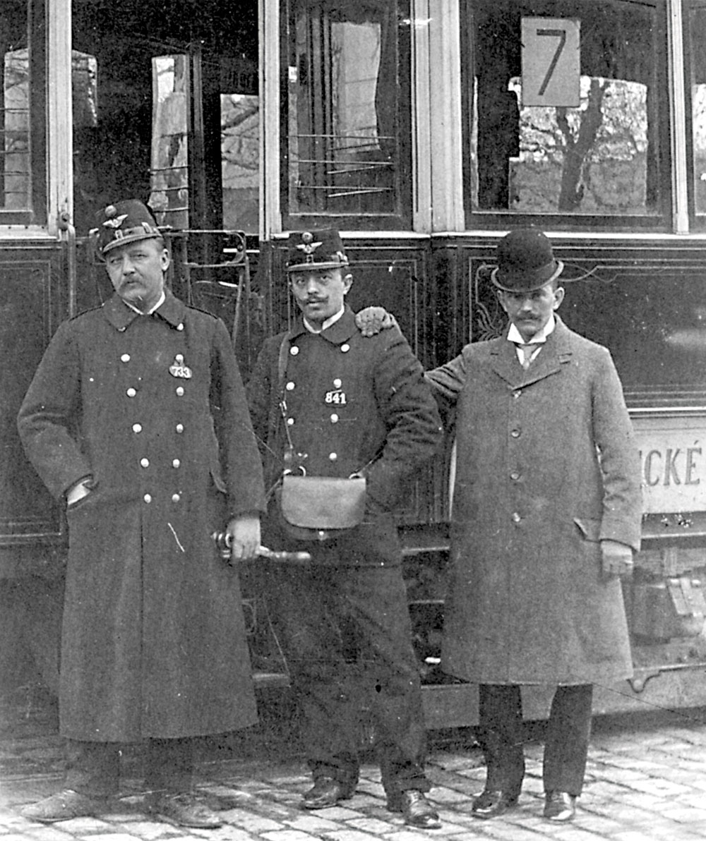 80 OD VECI Revizori 1911c foto Archiv DPP