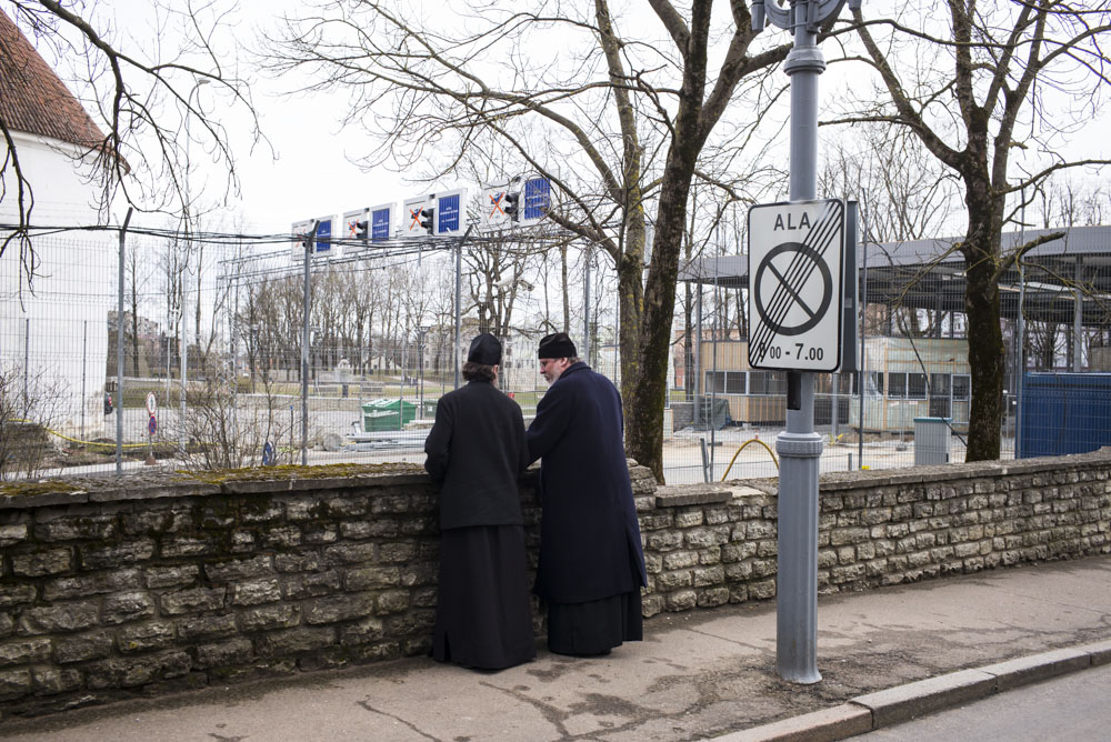 Pravoslavní kněží u hranice s Ruskem, Narva, Estonsko, duben, 2015