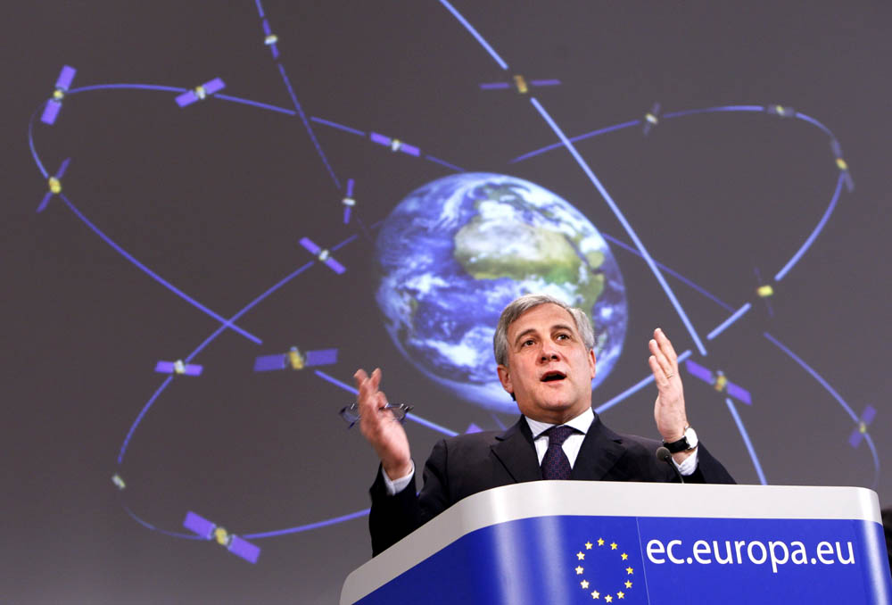 Původně měly Galileo platit hlavně velké soukromé firmy, nakonec však z projektu vycouvaly a účet museli převzít evropští daňoví poplatníci.
