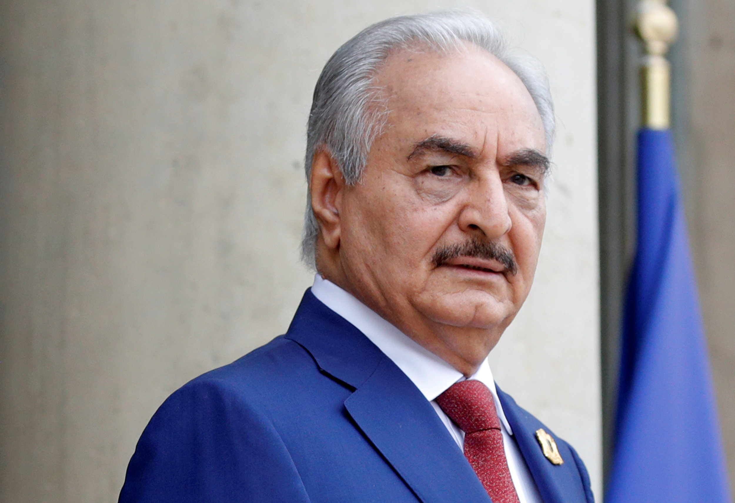 Chalífa Haftar na mezinárodní konferenci ve Francii