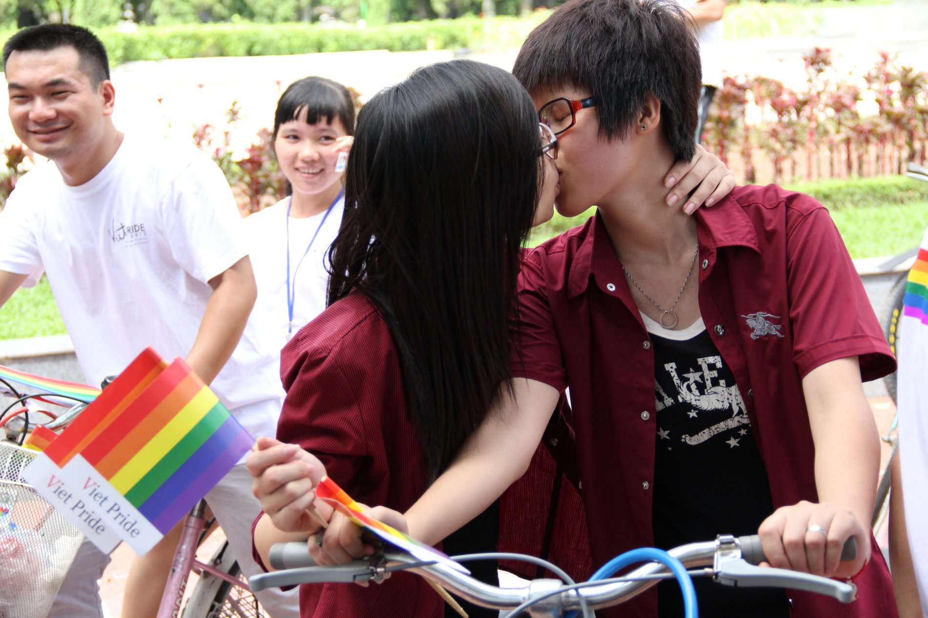 Lesbičky jsou ve Vietnamu pod obrovským tlakem. Žena, jež neplní svatou povinnost manželky, matky a budovatelky, je pro spolenost něco nepochopitelného