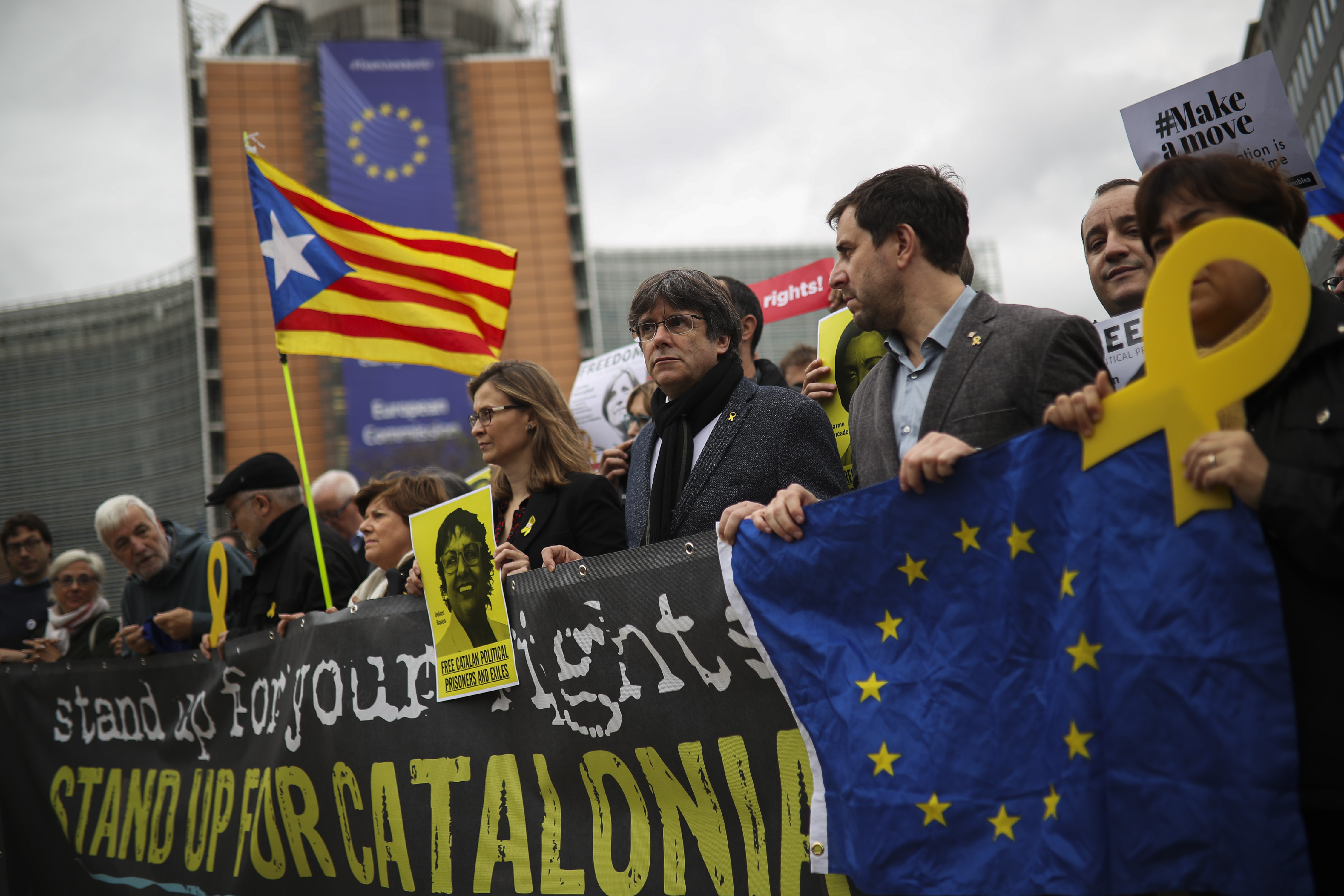 Bývalý katalánský prezident Carles Puigdemont protestuje v Bruselu